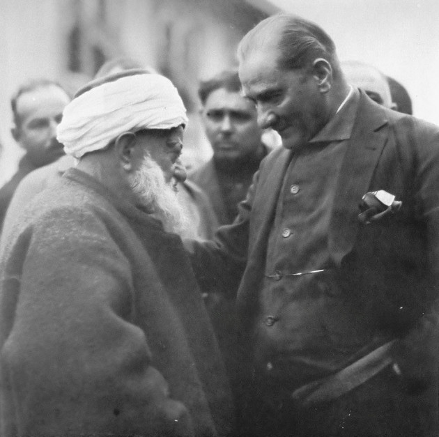 1930-ataturk-abdurrahman-kamil-efendi-fotografi-2220.jpg